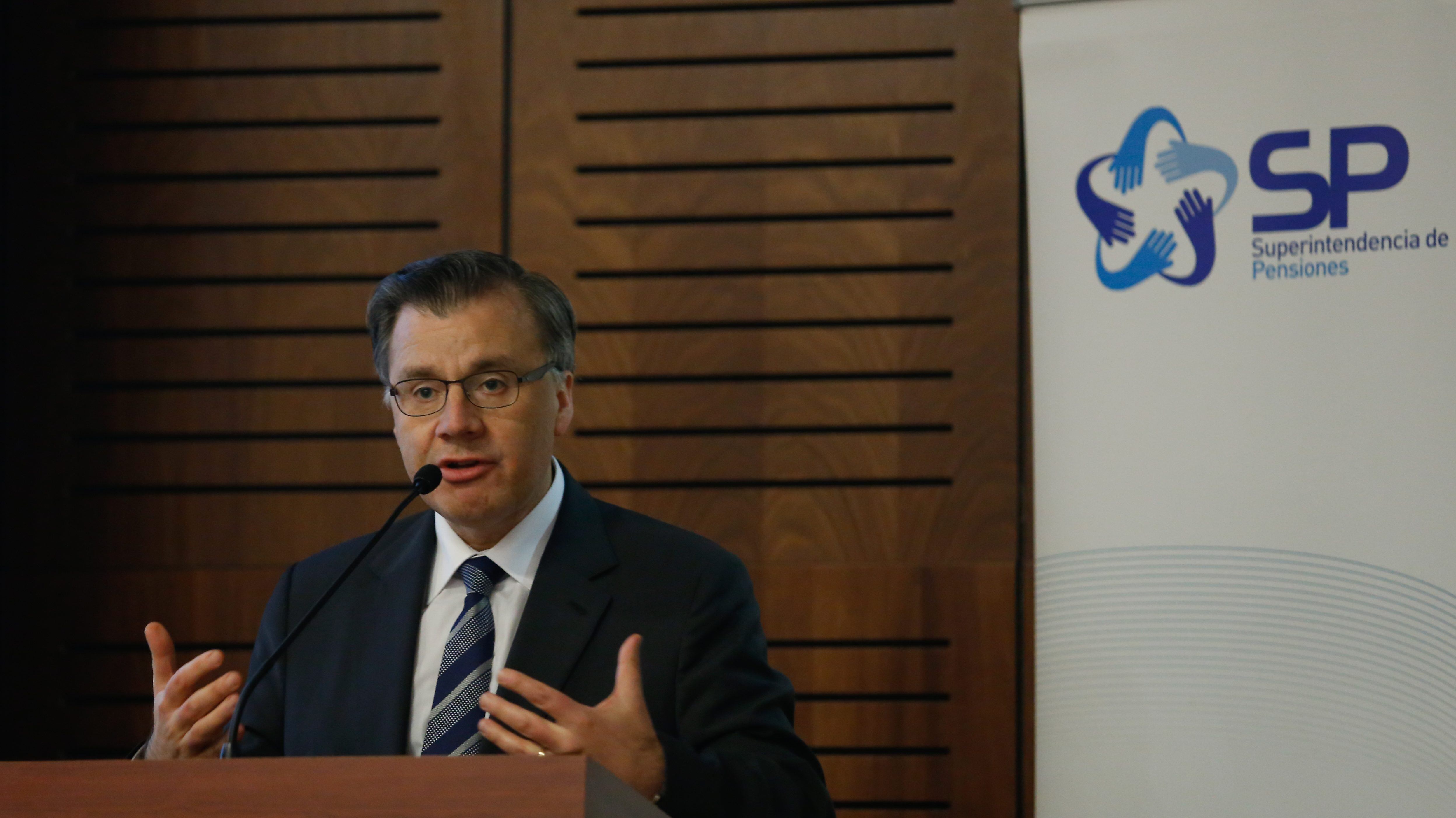 17 de Octubre del 2016/SANTIAGOEl Superintendente de Pensiones Osvaldo Macas participo de la inauguracin del Seminario ÒPropuestas de Reformas al Sistema de PensionesÓ, organizado por la Superintendencia de Pensiones en conjunto con centros de estudios nacionales
FOTO:FRANCISCO FLORES SEGUEL/AGENCIAUNO