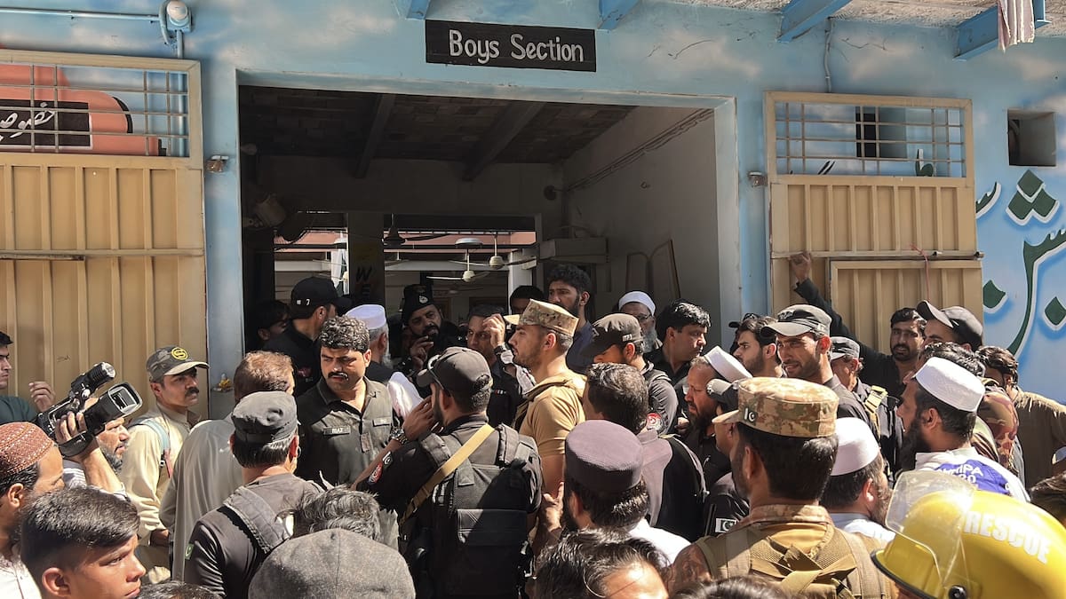 Tragedia en Pakistán: 27 niños y una profesora mueren tras derrumbe de techo en una escuela