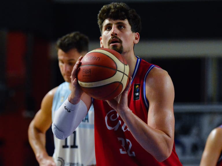 Golpe al básquetbol chileno: Nicolás Carvacho anuncia su retiro del deporte