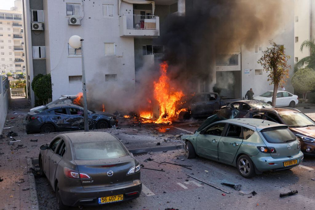Fuego quema un auto en Ascalón tras ataque con proyectiles desde Gaza