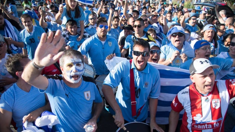 "Si sos chileno no podés hablar de fútbol": Canción de Uruguay se hace viral por cargar contra Chile, Argentina y Brasil