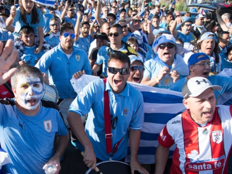 "Si sos chileno no podés hablar de fútbol": Canción de Uruguay se hace viral por cargar contra Chile, Argentina y Brasil