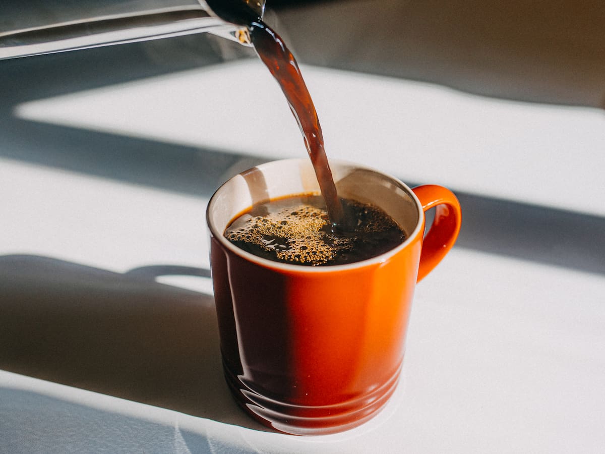 “No es café, es veneno”: barista italiano prueba una de las marcas de café más populares en Chile y su reacción causa furor en redes