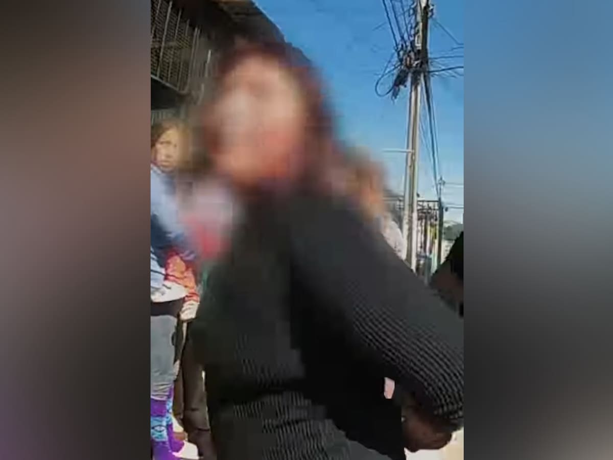 Detienen a madre acusada de agredir a su hija de dos años en Puente Alto: “No estoy ni ahí, no es primera vez que estoy en cana”