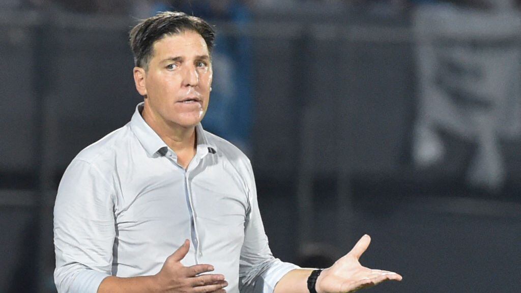 Eduardo Berizzo ya piensa en Chile: "Saldremos a buscar los 3 puntos"