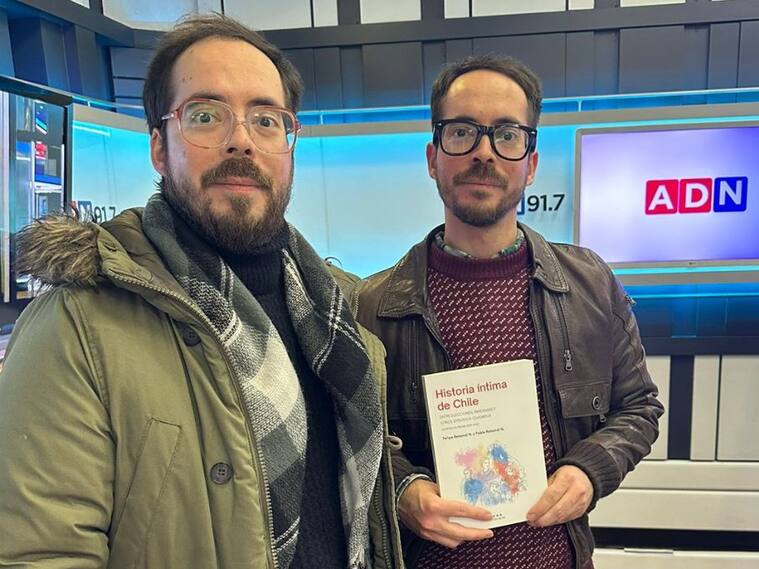 "Es una república que ha tenido una historia bien excéntrica": Felipe y Pablo Retamal presentan su libro "Historia íntima de Chile"