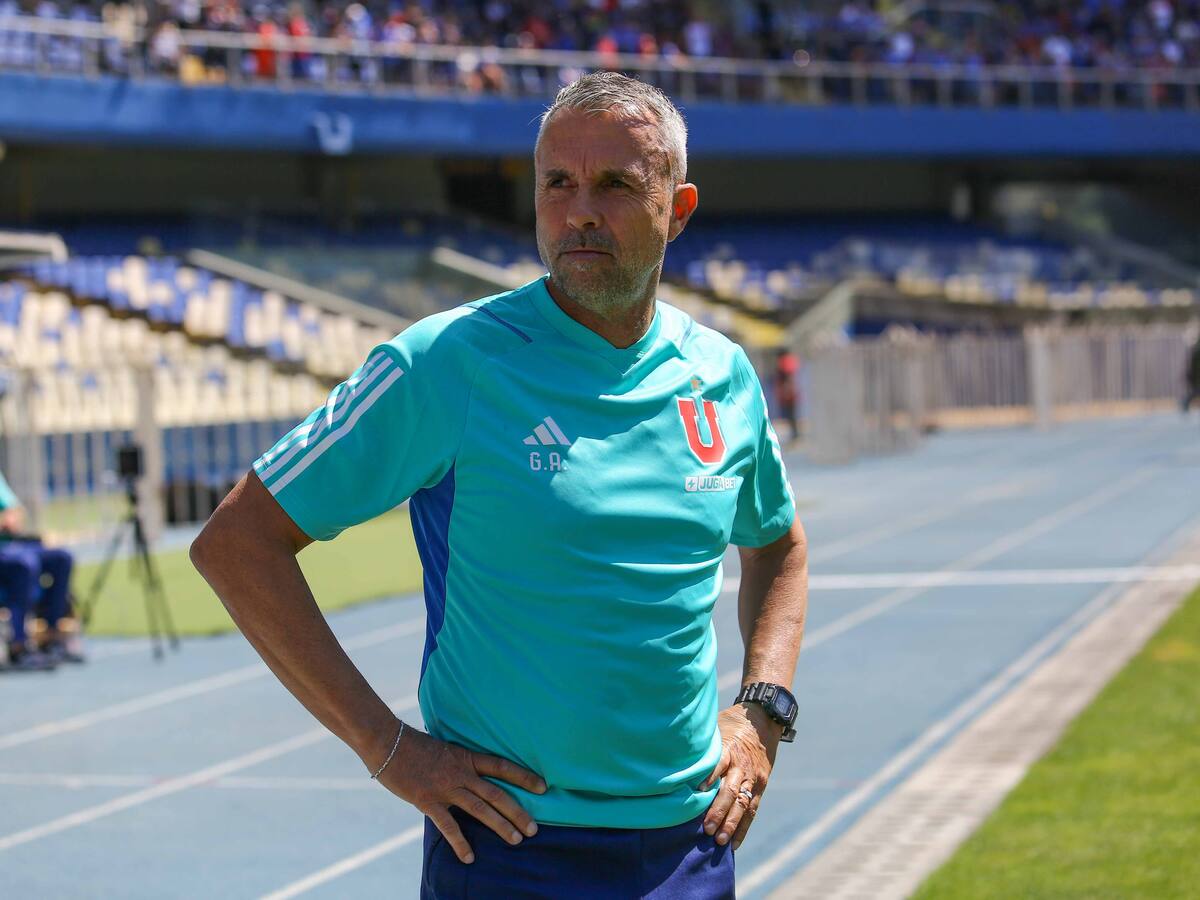 Gustavo Álvarez elogia la competencia interna del plantel de la U: “La elección de once jugadores es una tarea difícil”