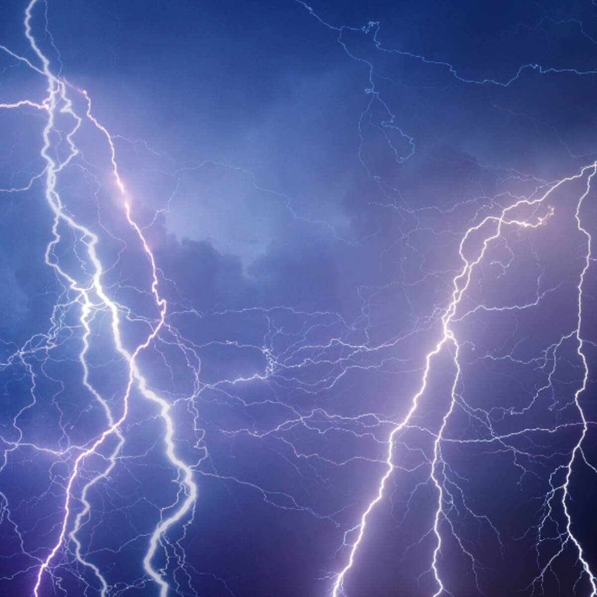 Meteorología emite aviso por tormentas eléctricas y fuertes lluvias en 5 regiones: revisa las zonas afectadas