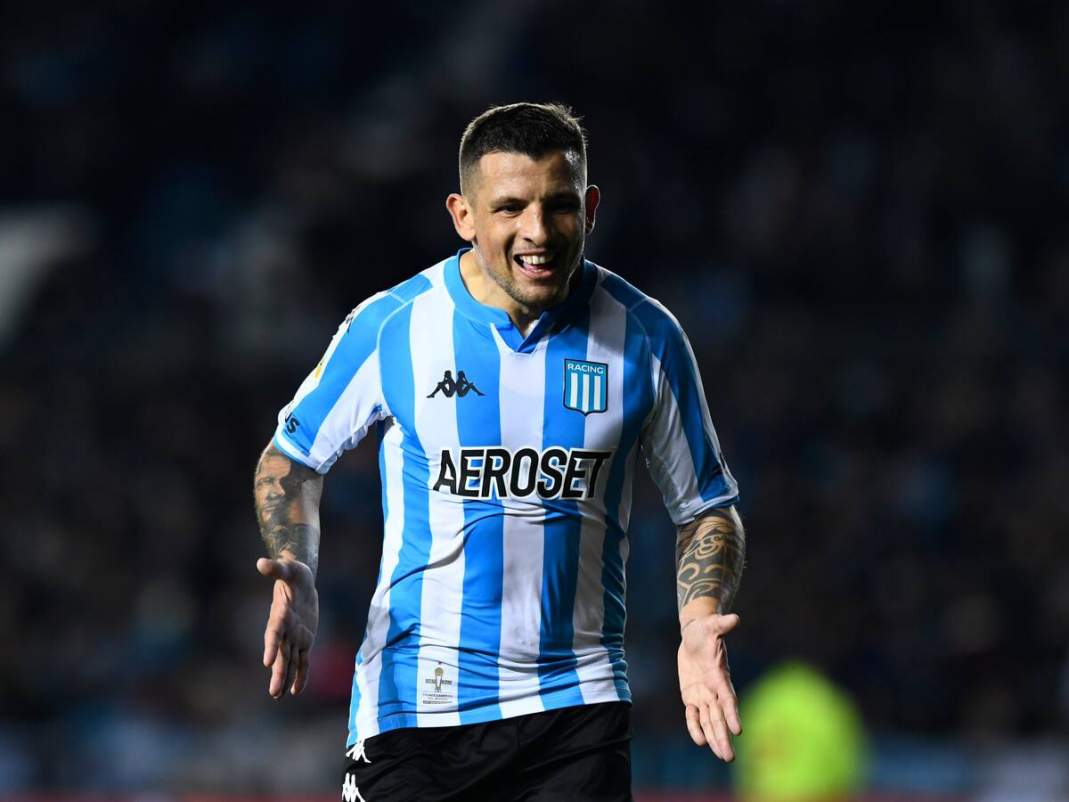 Agente de Emiliano Vecchio explica su salida de Racing y aborda la opción de volver al fútbol chileno