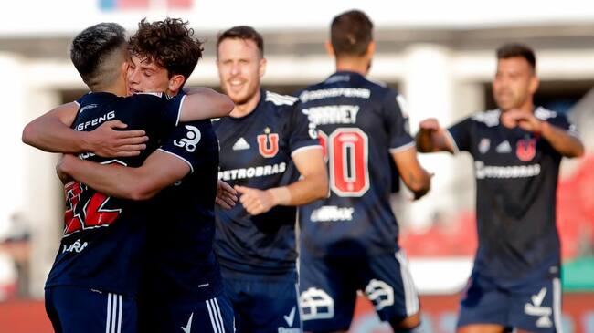 24 de Enero del 2021/SANTIAGOSimón Contreras(c) celebra su primer gol y el 1 a 0 de Universidad de Chile ,durante el partido valido por la Vigésimo Tercera fecha del Campeonato Nacional AFP PlanVital 2020, entre Universidad de Chile vs Deportes Iquique, disputado en el Estadio Nacional.
FOTO:FRANCISCO LONGA/AGENCIAUNO