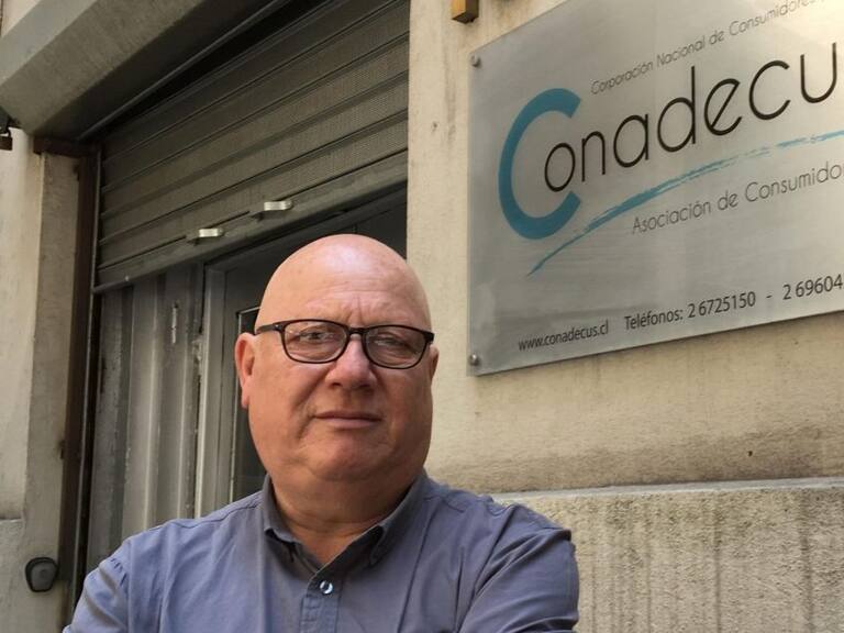 Presidente de Conadecus: «A nadie se le debe obligar a usar corbata»