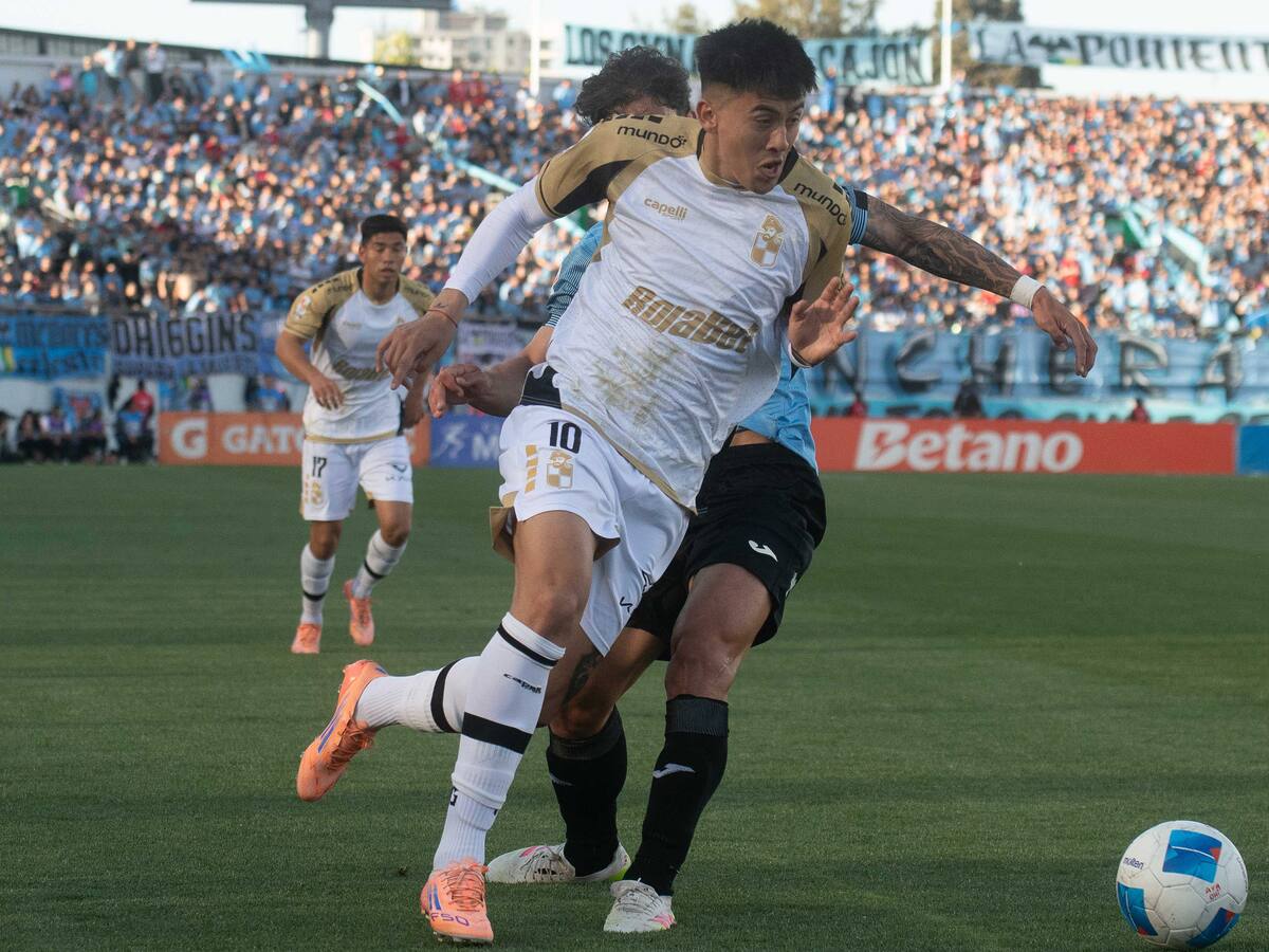El inesperado destino que podría tener la gran figura del fútbol chileno: lo quieren en el extranjero