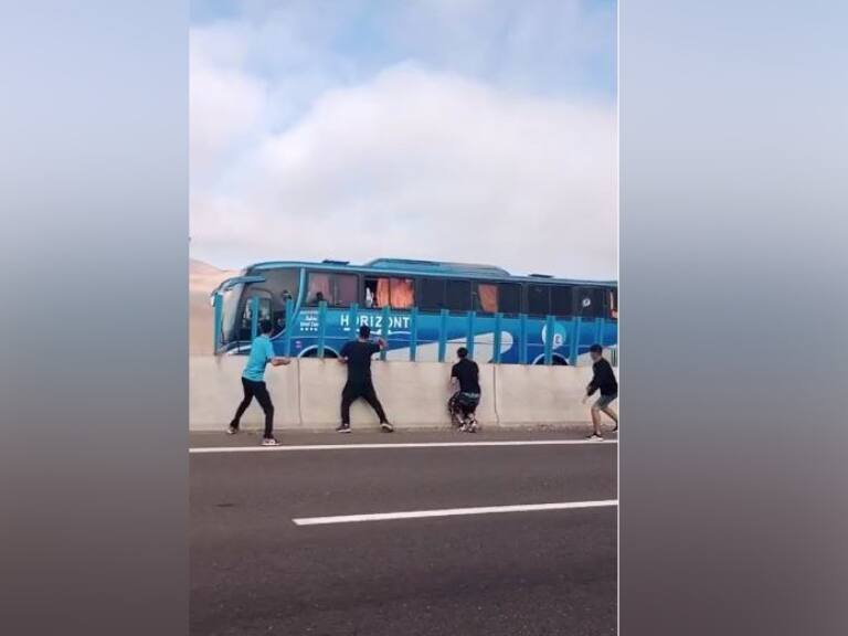 Vergonzoso: fanáticos de Deportes Iquique apedrean bus de hinchas de San Marcos de Arica tras perder en Copa Chile