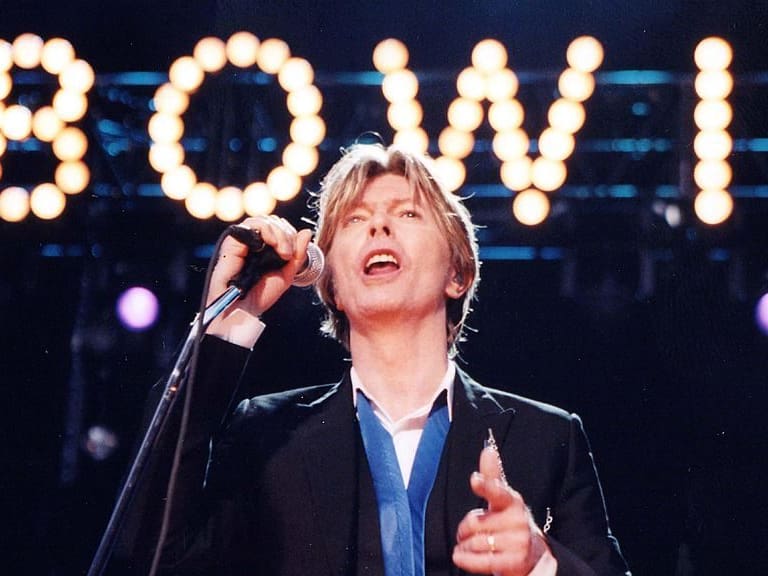 Moonage Daydream: liberan tráiler del primer documental autorizado sobre David Bowie