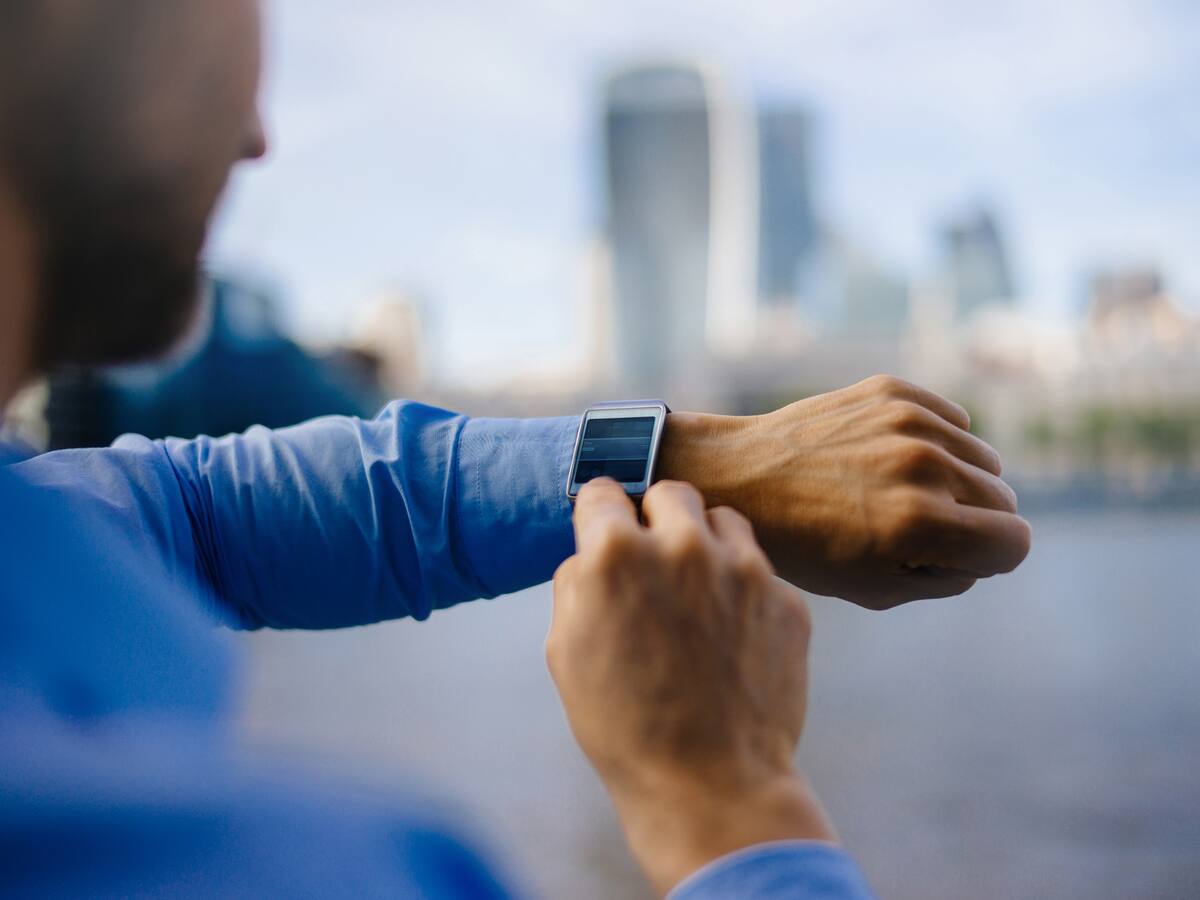 Qué dice la evidencia científica sobre usar relojes inteligentes para medir la presión arterial