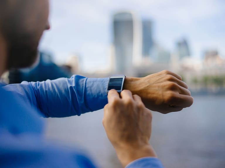 Qué dice la evidencia científica sobre usar relojes inteligentes para medir la presión arterial