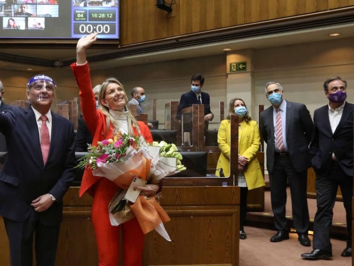 Marcela Sabat y Claudio Alvarado asumieron sus puestos en el Senado tras cambio de gabinete