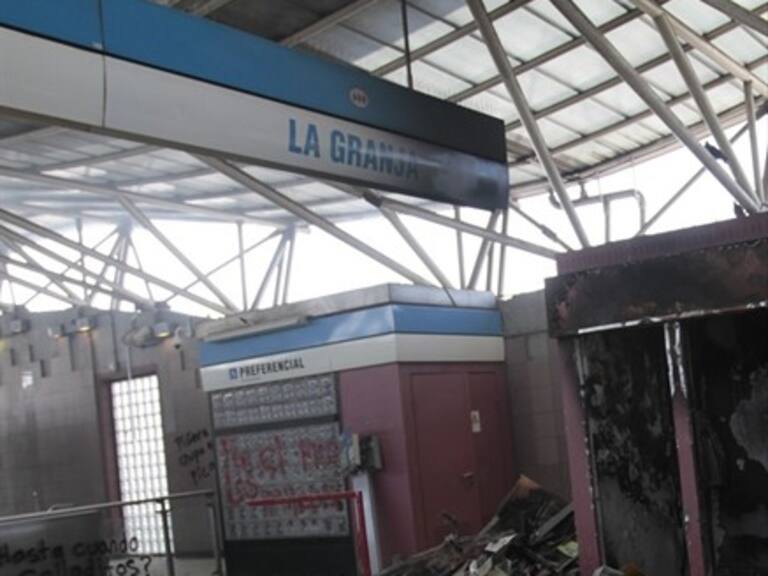 Comentario de madre fue clave en detención de presunto involucrado en incendio al metro La Granja