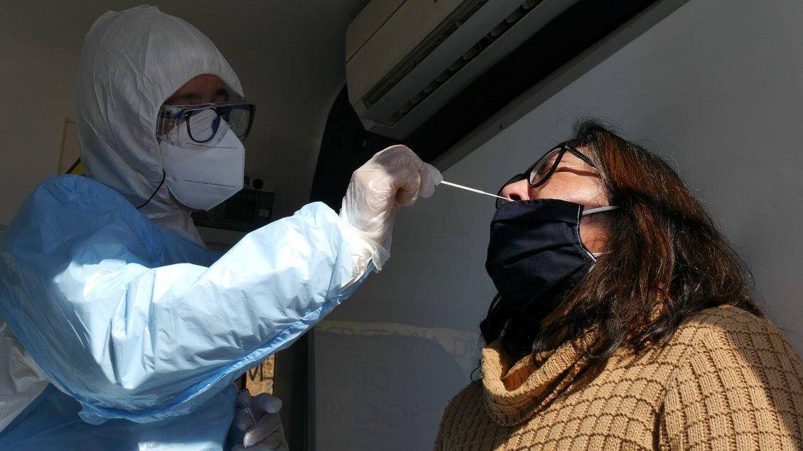 07 DE JULIO DE 2021/VIÑA DEL MAREstrategia que contempla operativo sanitario para vacunar contra el Covid-19 a personas rezagadas en el Campamento Manuel Bustos.
FOTO: SANTIAGO MORALES/AGENCIAUNO