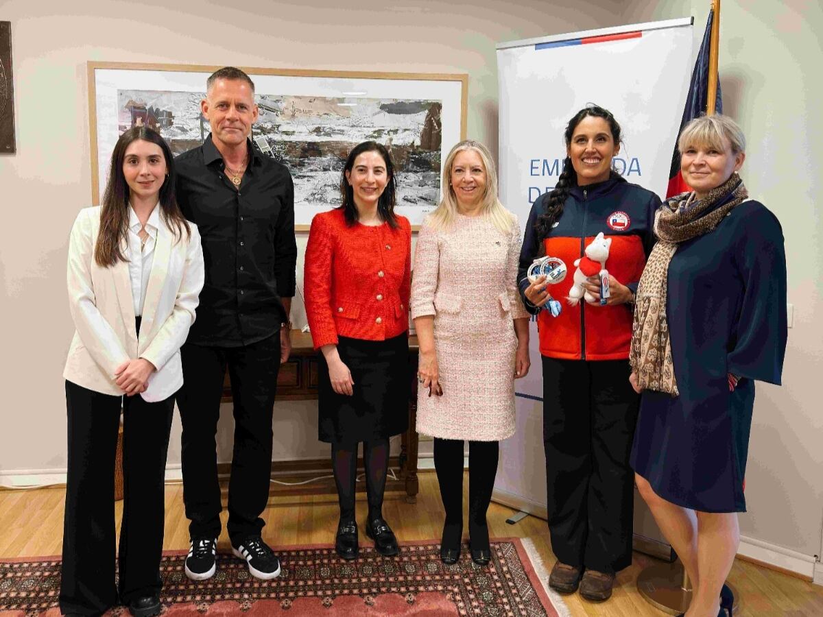 Reconocimiento en la Embajada de Chile en Finlandia. Instagram @barbarehlla_h