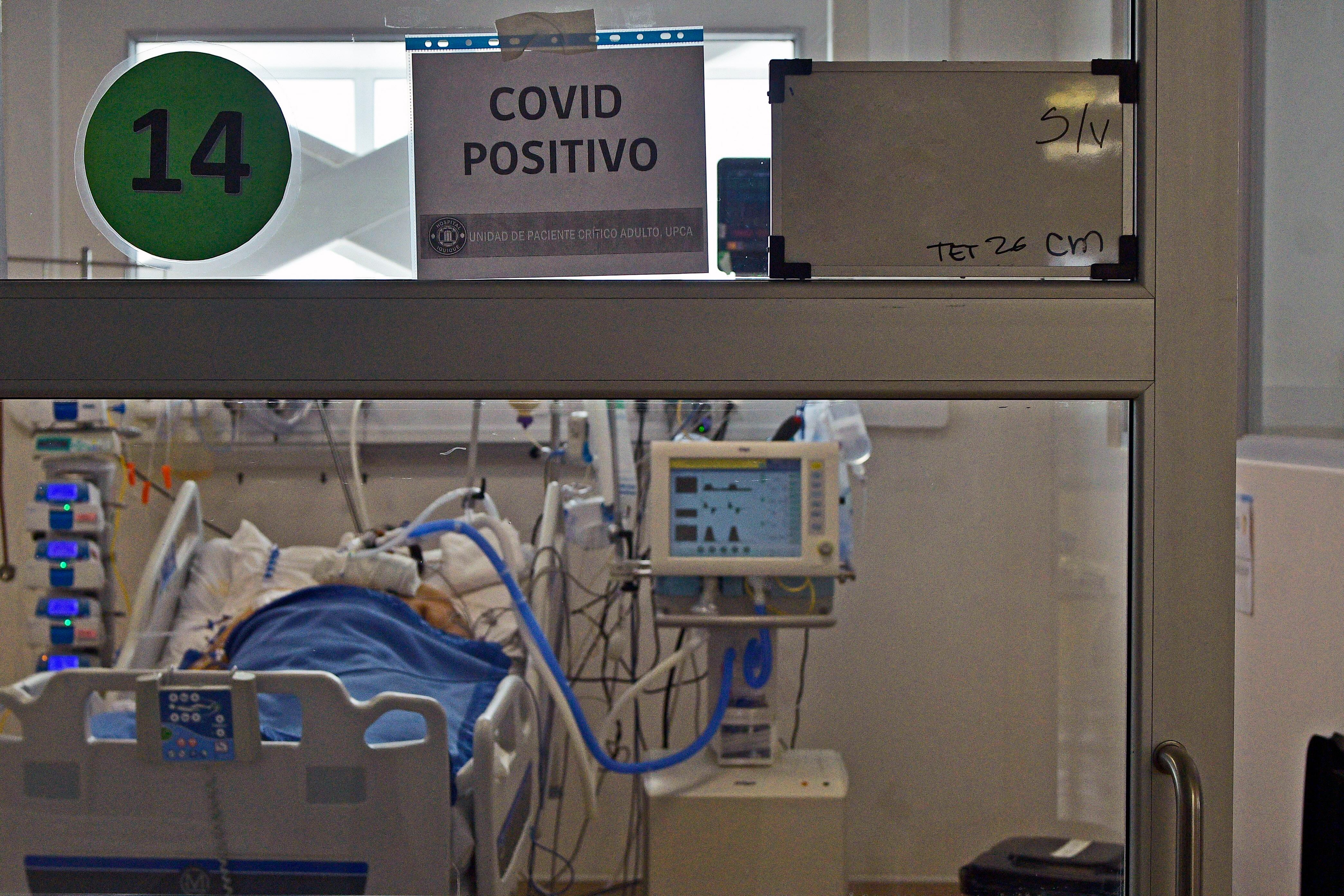 21 de Enero de 2022 / IQUIQUEEl alza en los contagios por Coronavirus produjo un mayor arribo de pacientes Covid positivo a la UCI del hospital Dr. Ernesto Torres Galdames
FOTO: CRISTIAN VIVERO BOORNES / AGENCIAUNO