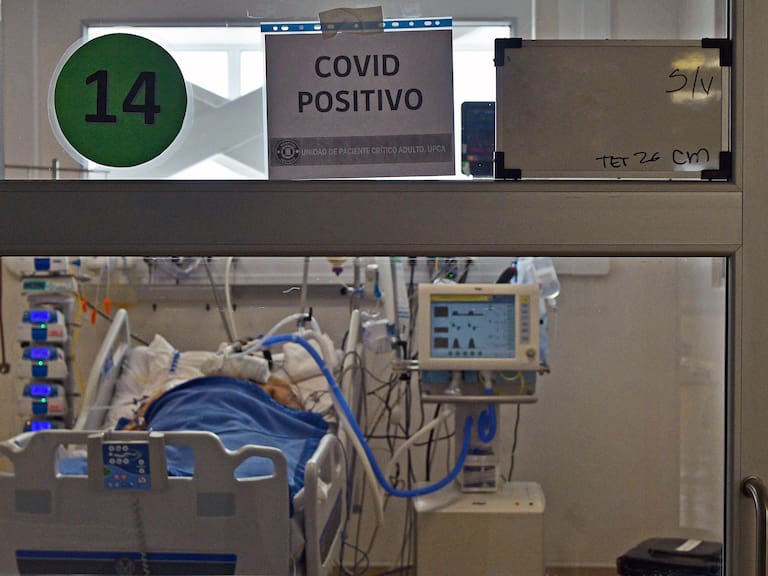 21 de Enero de 2022 / IQUIQUEEl alza en los contagios por Coronavirus produjo un mayor arribo de pacientes Covid positivo a la UCI del hospital Dr. Ernesto Torres Galdames
FOTO: CRISTIAN VIVERO BOORNES / AGENCIAUNO