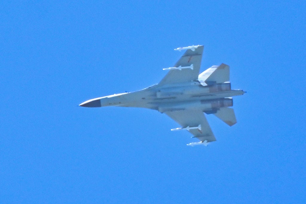 Jet militar de China vuela antes costas de la provincia de Fujian y de Taiwán