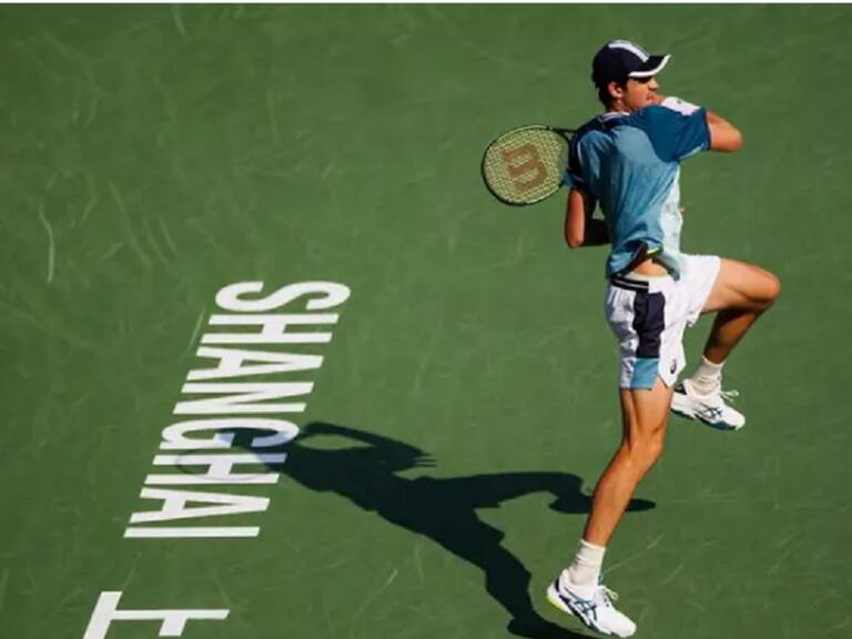 Va por el top 20: todo lo que se juega Nicolás Jarry en su partido por los cuartos de Shanghai ante el búlgaro Dimitrov