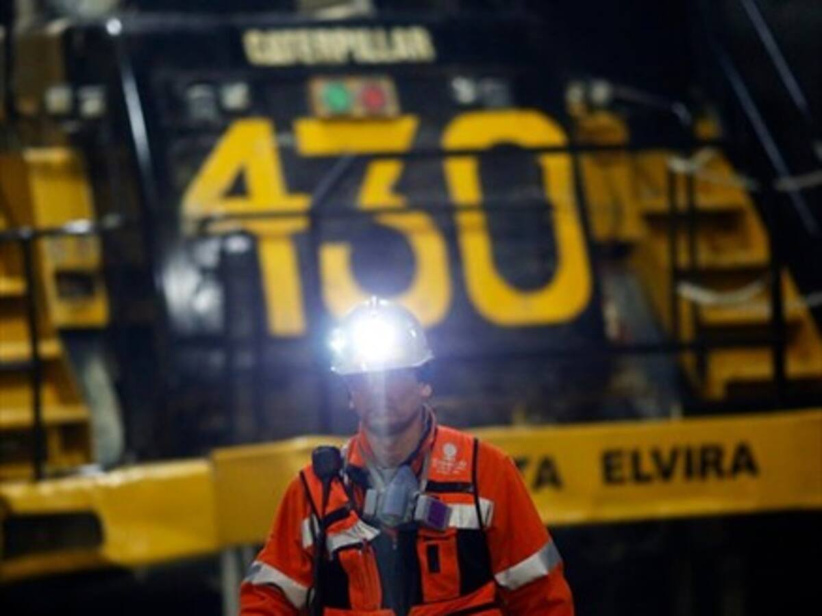 Trabajadores de la mina Los Bronces aprobaron ir a huelga
