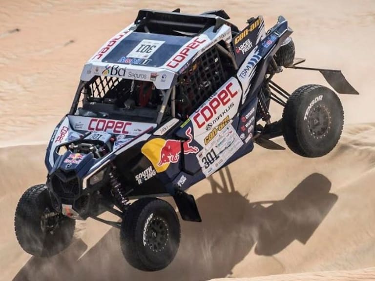 Chaleco López es líder del Abu Dhabi Desert Challenge a una etapa del final