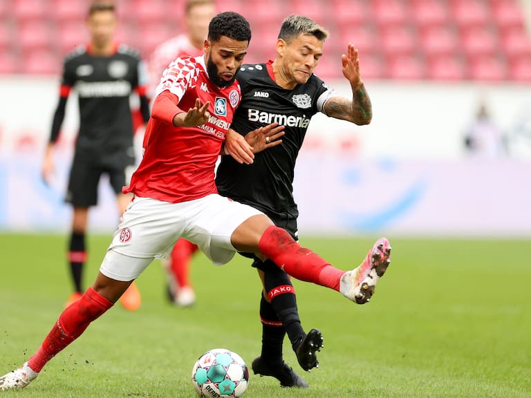 Charles Aránguiz fue titular en sufrida victoria del Bayer Leverkusen