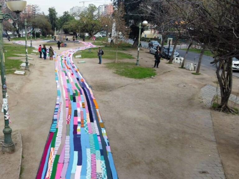 ¡2.671 metros!: la bufanda más larga de Chile fue realizada por la comuna de San Miguel