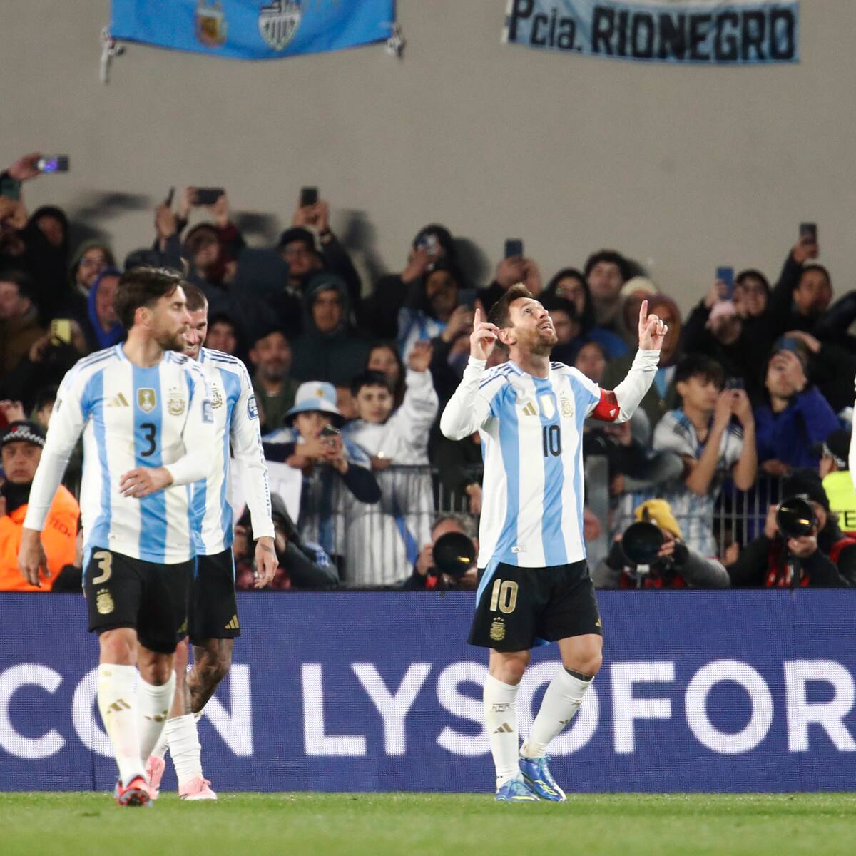 Charly García fue espectador de lujo para la goleada de Argentina sobre Venezuela