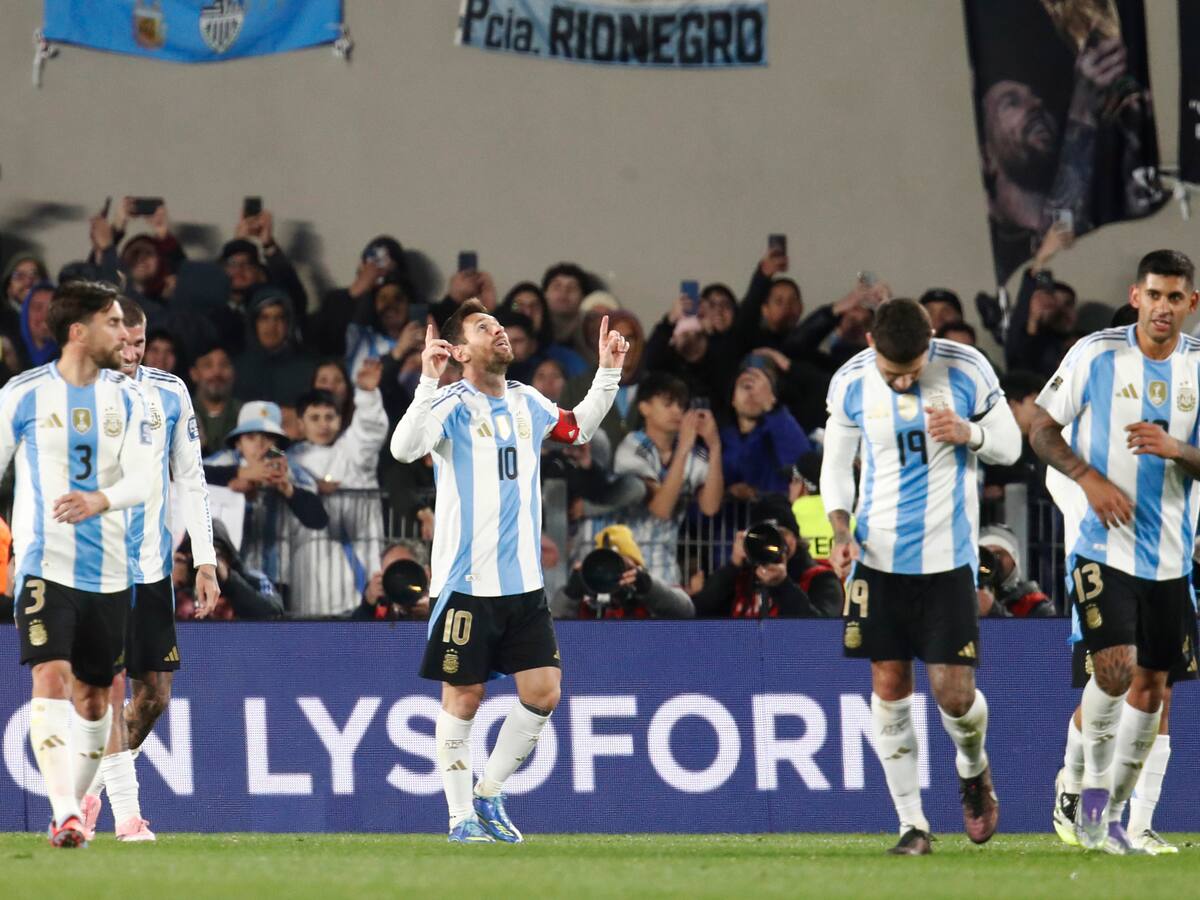 Charly García fue espectador de lujo para la goleada de Argentina sobre Venezuela