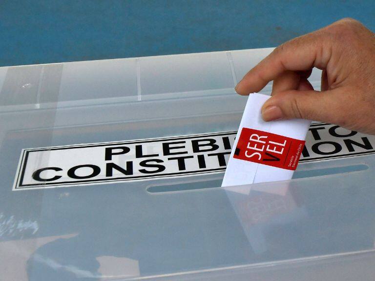 Cadem: opción «En contra» frente al texto constitucional sigue liderando con un 51%