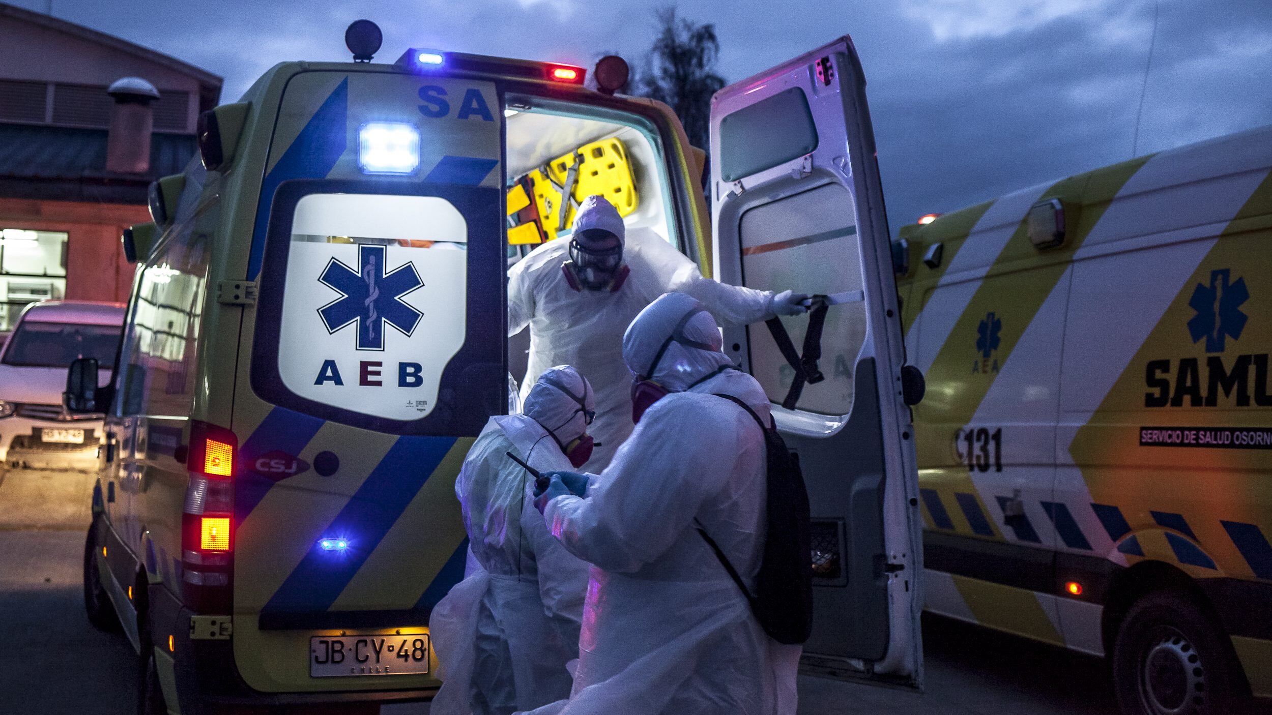 5 JUNIO 2020/OSORNO.-Pacientes Covid positivo provenientes de Santiago llegan al Hospital Base San José de Osorno para continuar con su tratamiento en la Unidad de Pacientes Críticos durante la emergencia sanitaria que ha provocado el coronavirus pandemia Covid-19.-
FOTO: AGENCIAUNO.