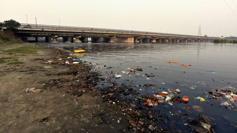 NEW DELHI, INDIA - NOVEMBER 18: A view of Polluted Yamuna River at ITO Bridge on November 18, 2020 in New Delhi, India. Arvind Kejriwal government will eliminate 90 percent pollution of Yamuna by March 2023, CM directs Delhi Jal Board, CM Arvind Kejriwal directs DJB to complete the work to make Yamuna pollution-free within the stipulated time frame. (Photo by Sonu Mehta/Hindustan Times via Getty Images)