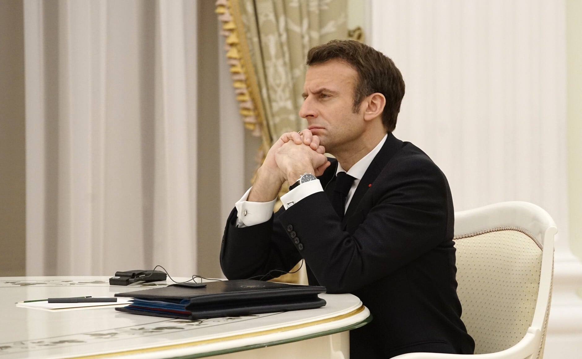 MOSCOW, RUSSIA - FEBRUARY 07: (---EDITORIAL USE ONLY - MANDATORY CREDIT - "KREMLIN PRESS OFFICE / HANDOUT" - NO MARKETING NO ADVERTISING CAMPAIGNS - DISTRIBUTED AS A SERVICE TO CLIENTS----) French President Emmanuel Macron meets Russian President Vladimir Putin (not seen) on February 07, 2022 in Moscow, Russia. (Photo by Kremlin Press Office/Anadolu Agency via Getty Images)
