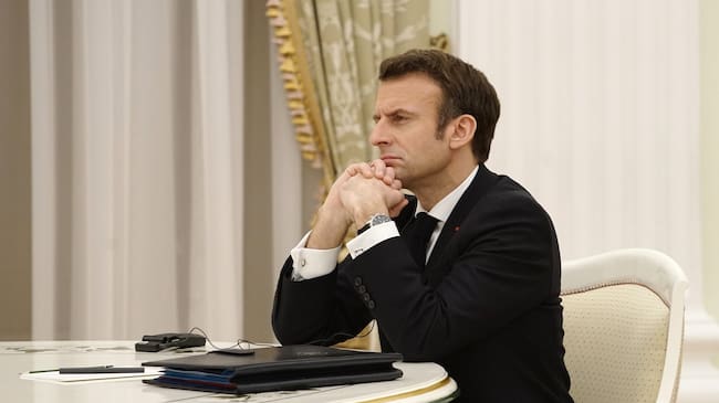 MOSCOW, RUSSIA - FEBRUARY 07: (---EDITORIAL USE ONLY - MANDATORY CREDIT - "KREMLIN PRESS OFFICE / HANDOUT" - NO MARKETING NO ADVERTISING CAMPAIGNS - DISTRIBUTED AS A SERVICE TO CLIENTS----) French President Emmanuel Macron meets Russian President Vladimir Putin (not seen) on February 07, 2022 in Moscow, Russia. (Photo by Kremlin Press Office/Anadolu Agency via Getty Images)