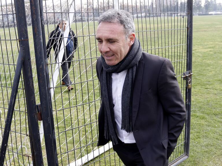 Adiós: Marcelo Espina pasó a despedirse de los funcionarios de Colo-Colo