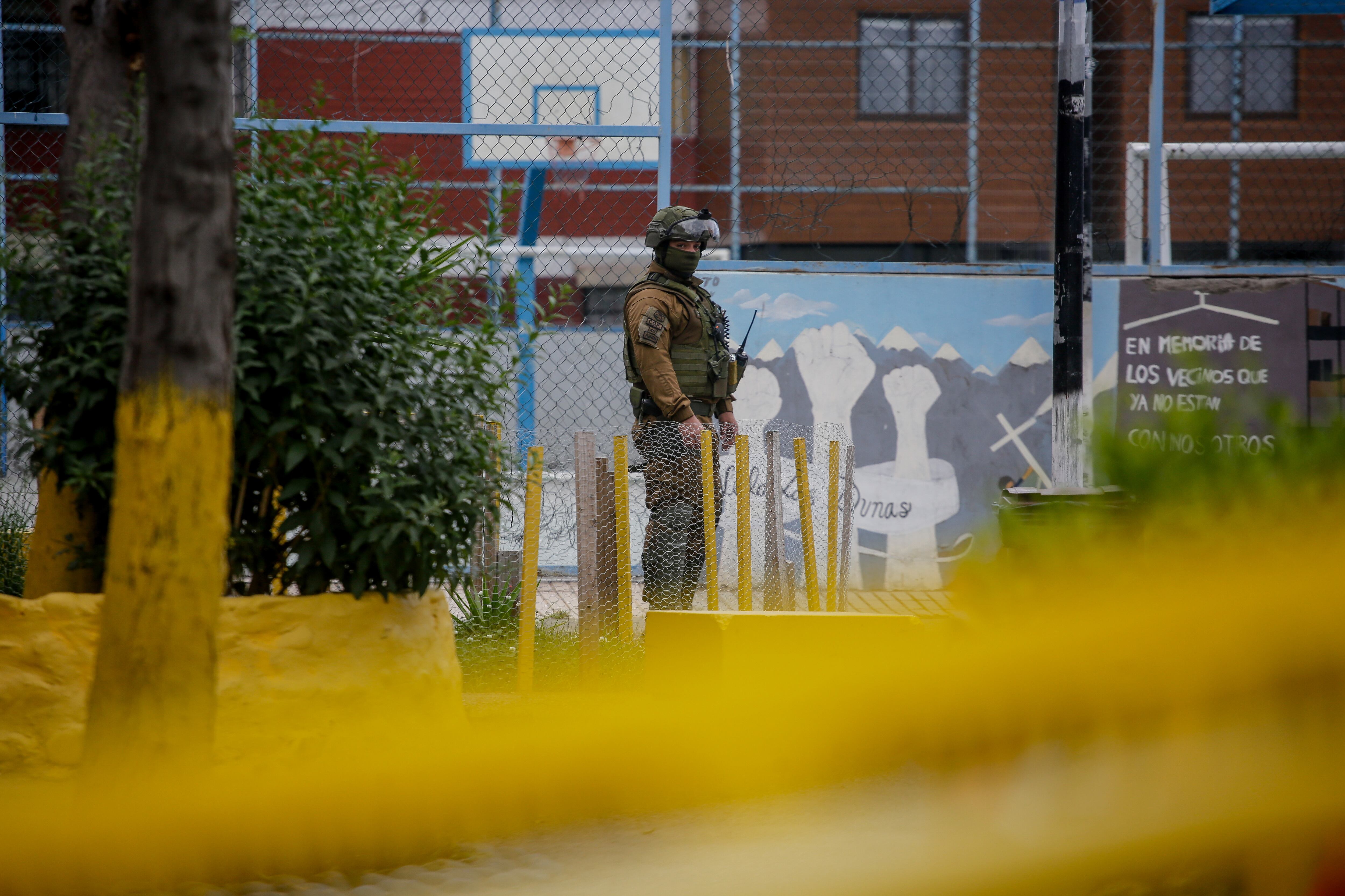 28 de septiembre de 2026/LO ESPEJO Carabineros continúa realizando peritajes en la población Las Dunas, en la comuna de Lo Espejo, tras el asesinato del cabo segundo Cristopher Aguilera Fernández.
FOTO: HANS SCOTT/AGENCIAUNO