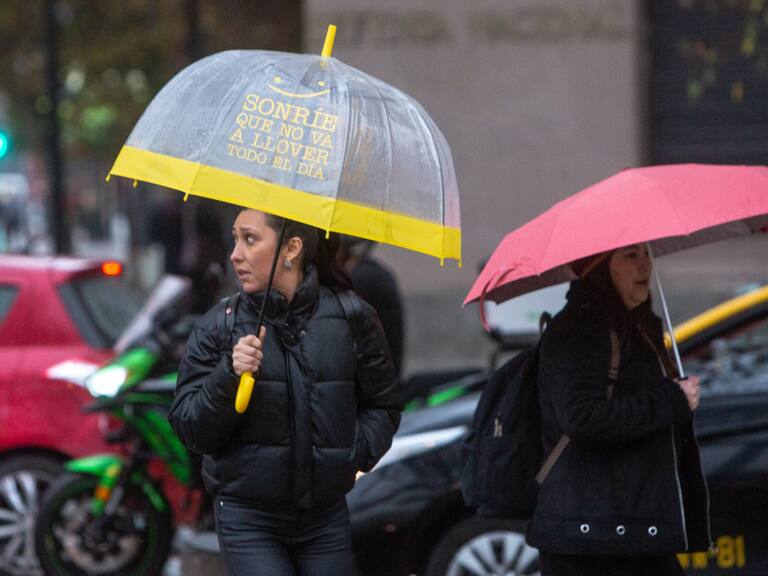 ¿Seguirá la lluvia esta semana en Santiago? Esto es lo que dicen los pronósticos del tiempo