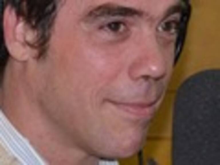 Alvaro Escobar y »El Diario Secreto de una Profesional»: Las escenas eróticas las salvamos con humor