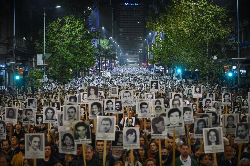 La multitudinaria marcha de los uruguayos por los detenidos desaparecidos