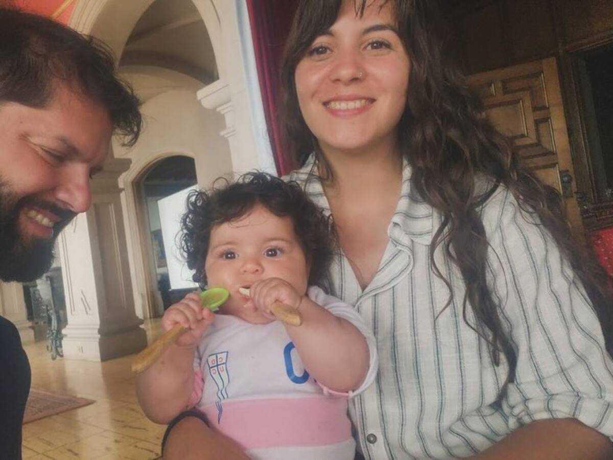 En medio de gira por Europa: viralizan imágenes del expresidente Gabriel Boric paseando junto a su familia en París