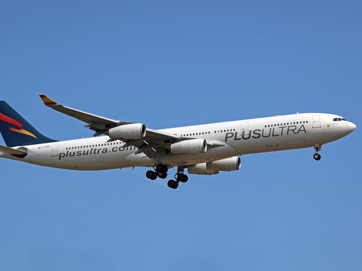 Pasajero intentó abrir la puerta de un avión en vuelo de Madrid a Caracas: estaba con una “aparente alteración mental”