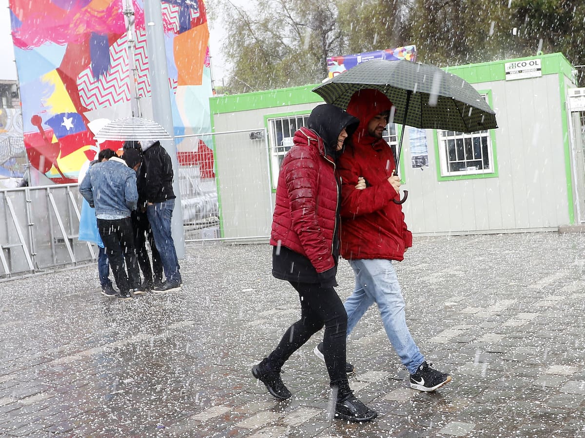 ¿Lluvia en Santiago para Fiestas Patrias? Meteorólogo se la juega con pronóstico en la RM y sorprende con este detalle