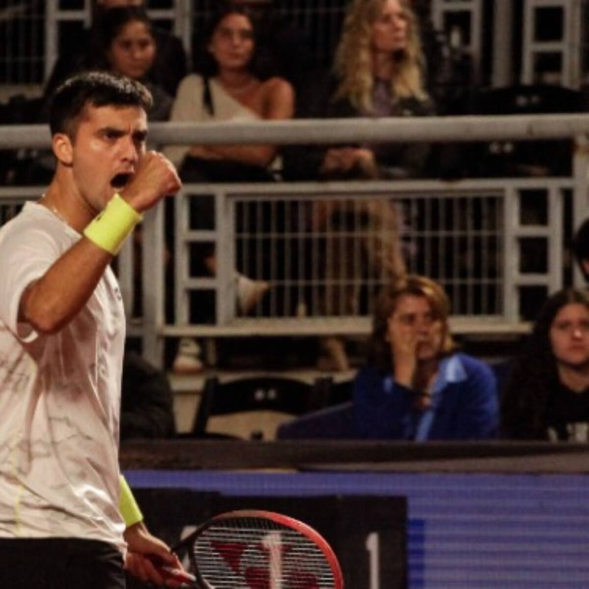 Tomás Barrios gana un duelo tras el retiro de su rival y clasifica a la semifinal del Challenger de Trieste