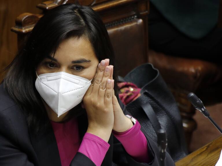 14 DE JUNIO DE 2022/VALPARAISOLa ministra Izkia Siches, durante la Sesión de Sala del Senado, citada para analizar la solicitud del Presidente de la República para prorrogar el Estado de Excepción acotado en la Macrozona Sur por la situación de inseguridad.
FOTO: LEONARDO RUBILAR CHANDIA/AGENCIAUNO