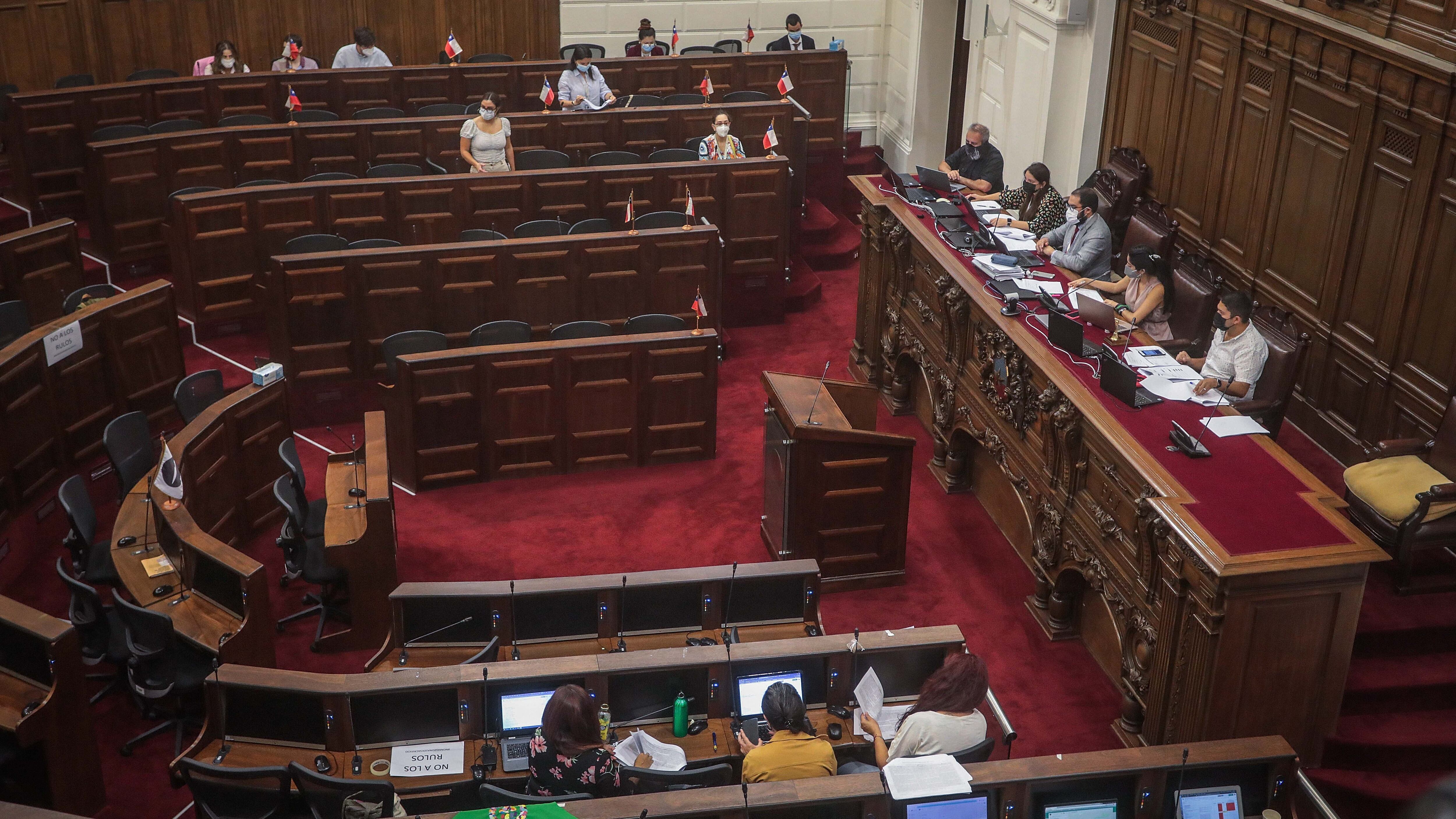 11 de febrero del 2022/SANTIAGOLos constituyentes durante la Sesión N°37 Comisión Derechos Fundamentales, en el ex Congreso Nacional.
FOTO: SEBASTIAN BELTRAN GAETE/AGENCIAUNO